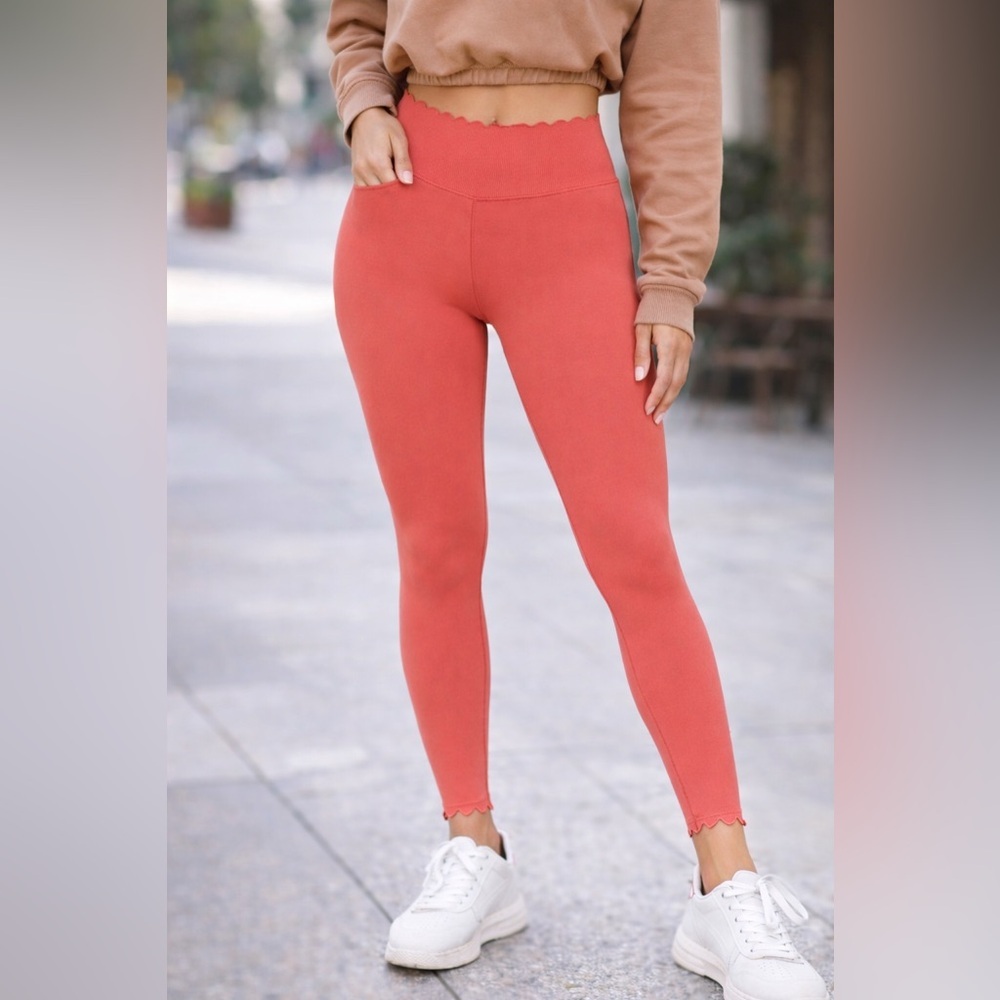 11. OFFLINE by Aerie Ripple Crop Leggings Women’s Medium High-Rise Activewear